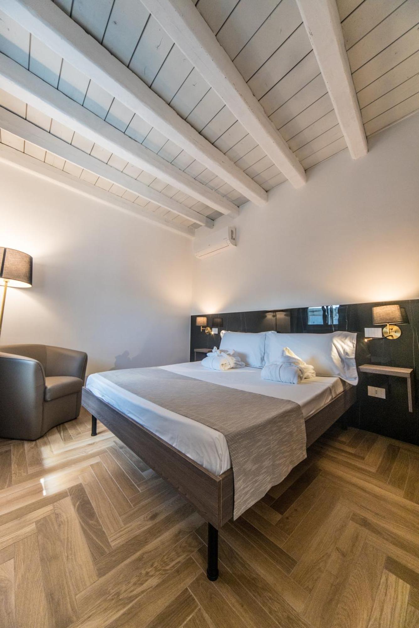 Suite Santa Chiara Trani Esterno foto